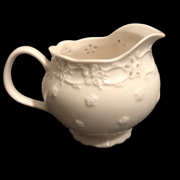 Gorgeous Grace's Teaware Creamer Ribbed vines & flowers White Ivory - Picture 2 of 7